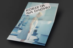 Kobieta na dachu